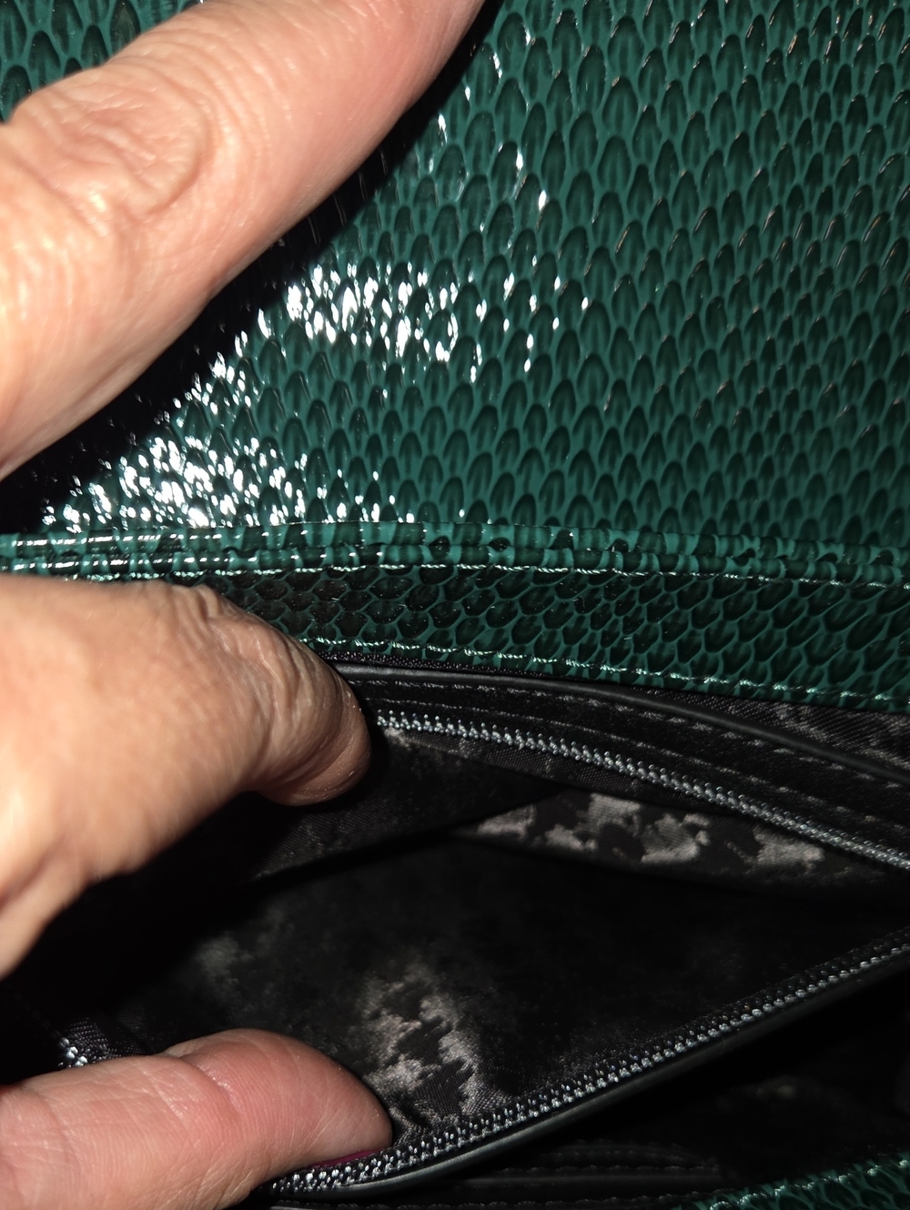 Karl Lagerfeld Paris Agyness Quilted Shoulder Bag NWT - Picture 10 of 16